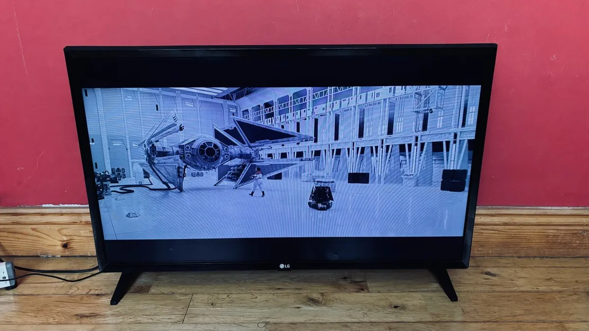 32” LG LED TV with Google Chromecast - Image 4