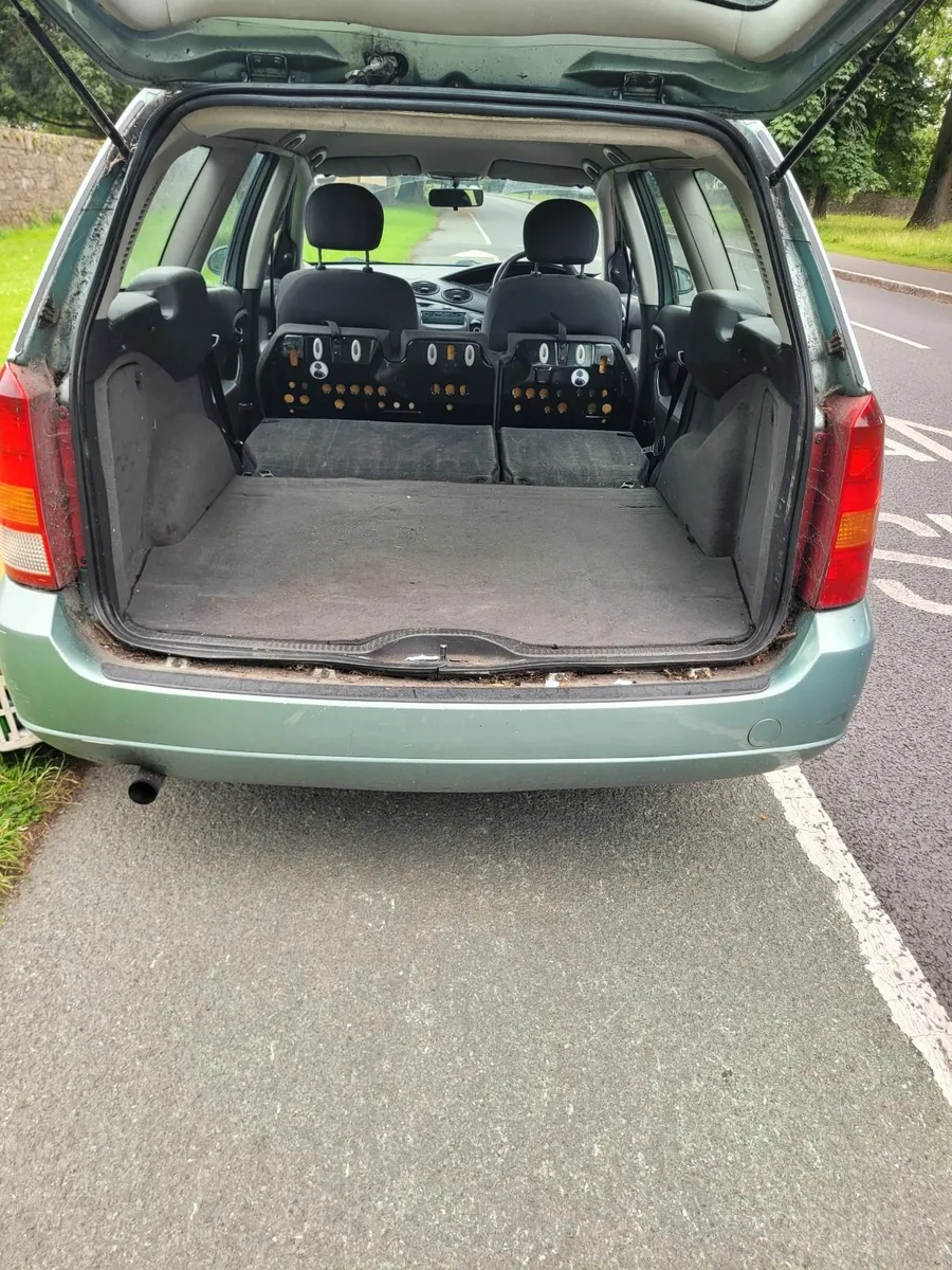 Ford Focus 2001 - Image 2