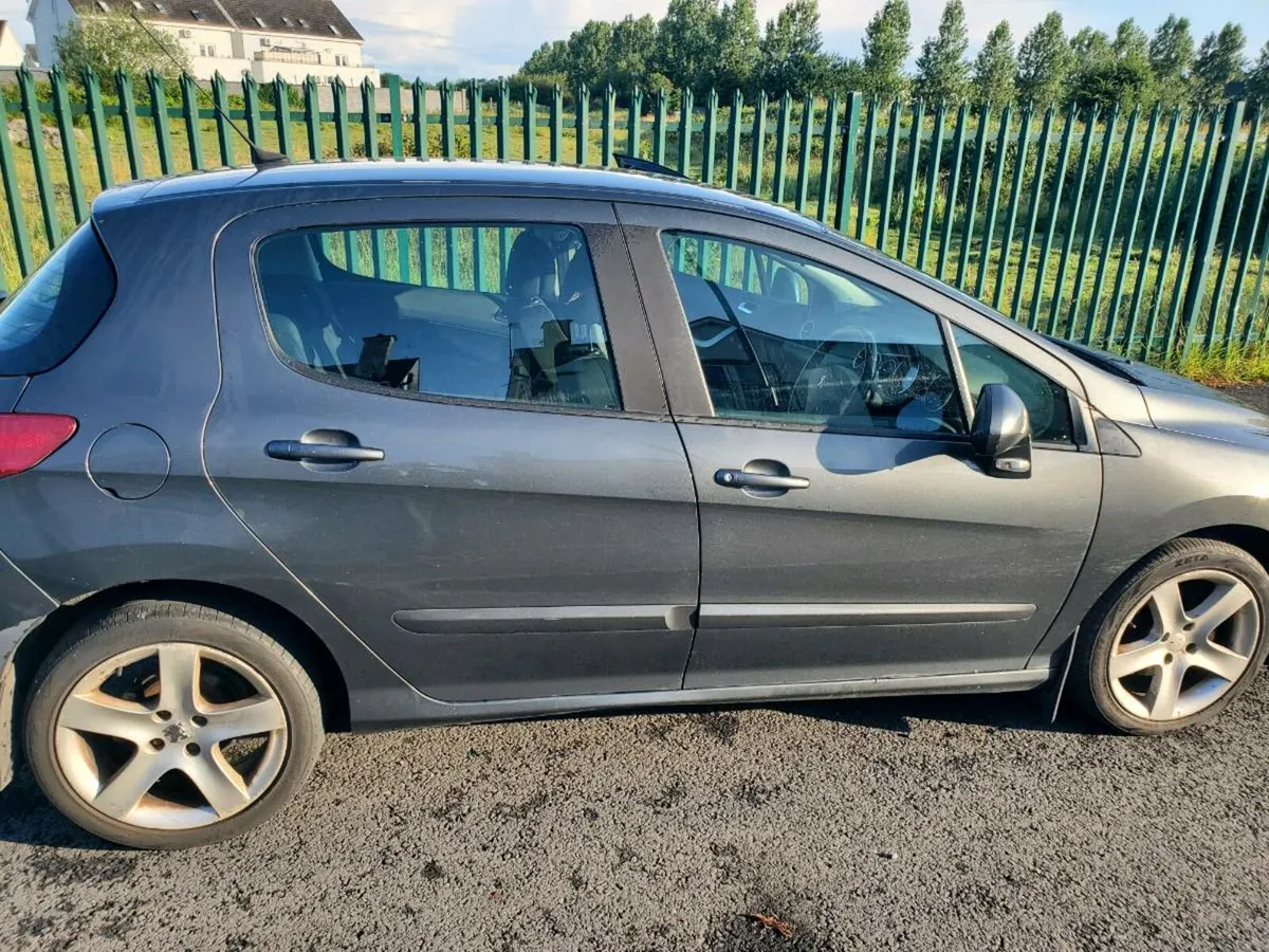 Car - Image 3