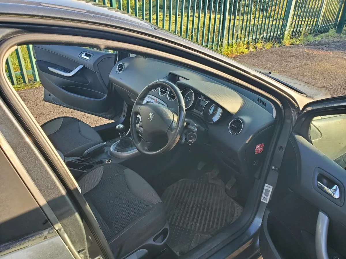 Car - Image 4