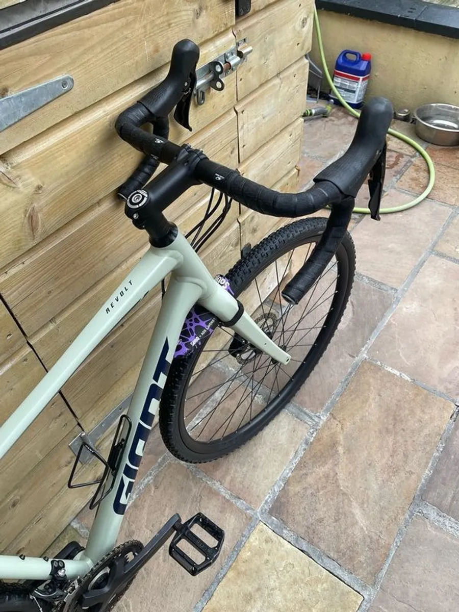 Giant Revolt 1 GRX Gravel Bike M/L - Image 2