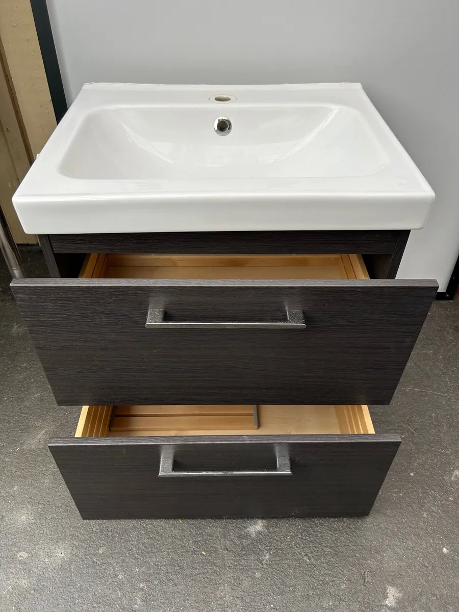 vanity units & sink - Image 2