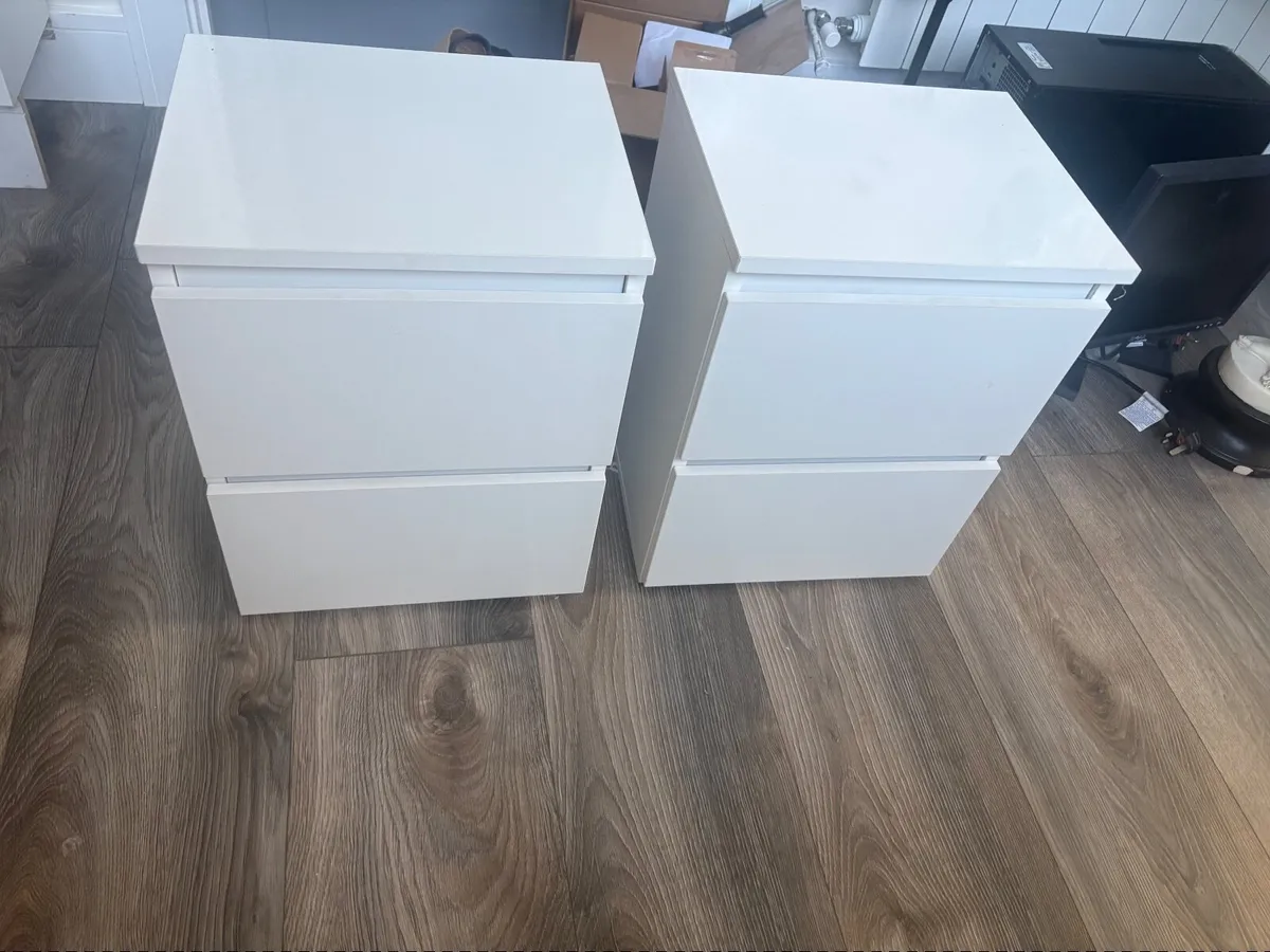 Bedside lockers