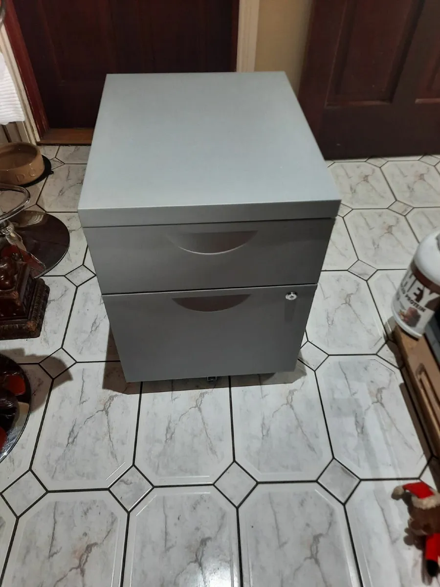 Furniture clearance - Image 4