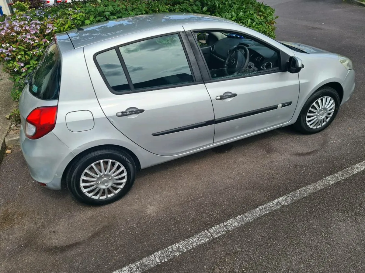 Renault Clio 2010 1.1petrol - Image 2