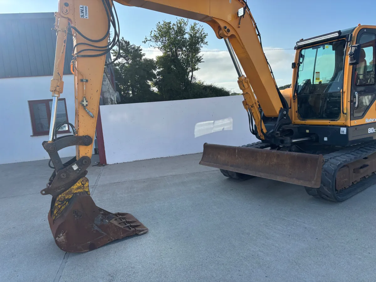 Hyundai 8 ton year is 2015 - Image 3