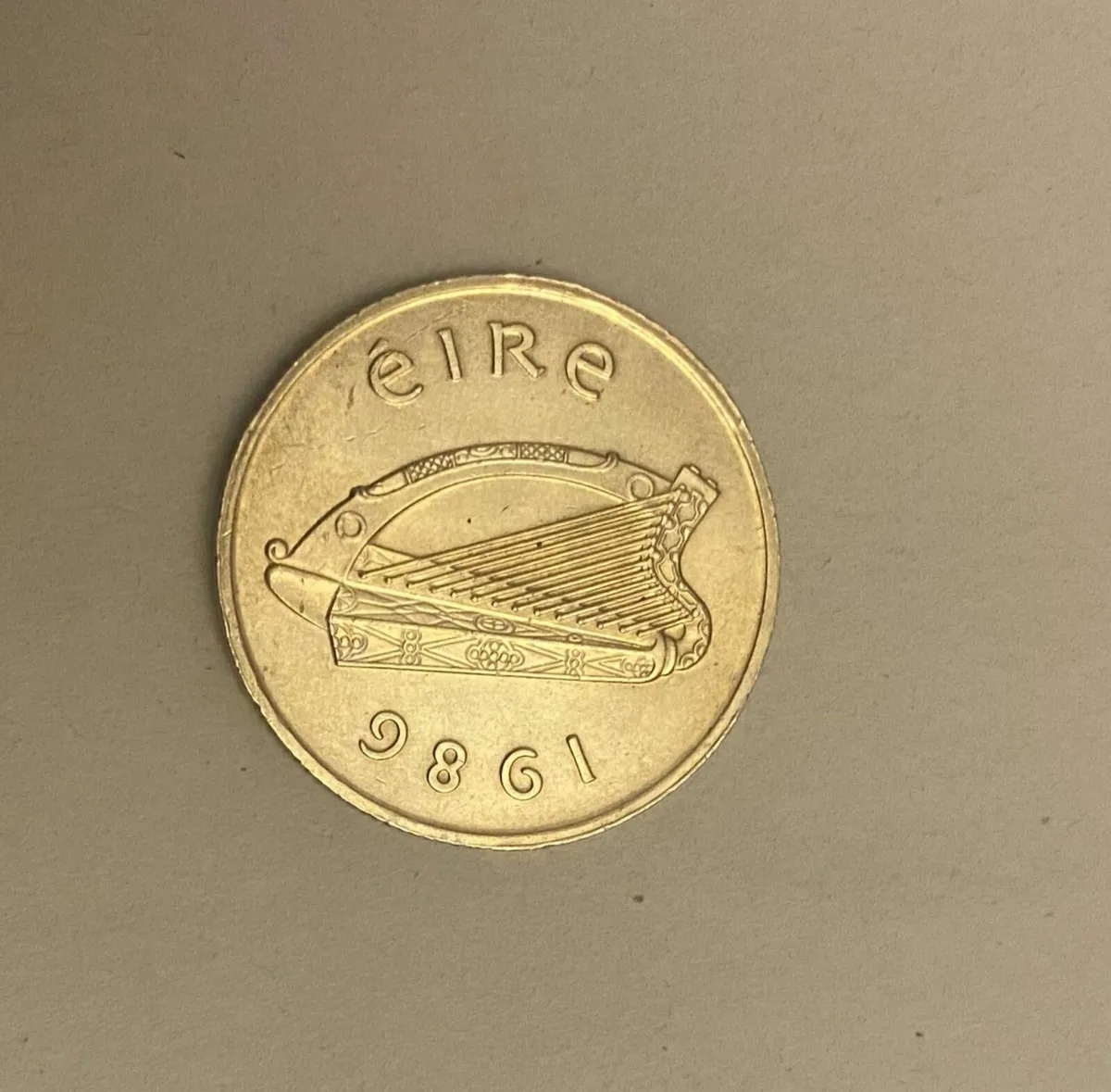 Eire, 20P coin, 1986, Free Post - Image 2