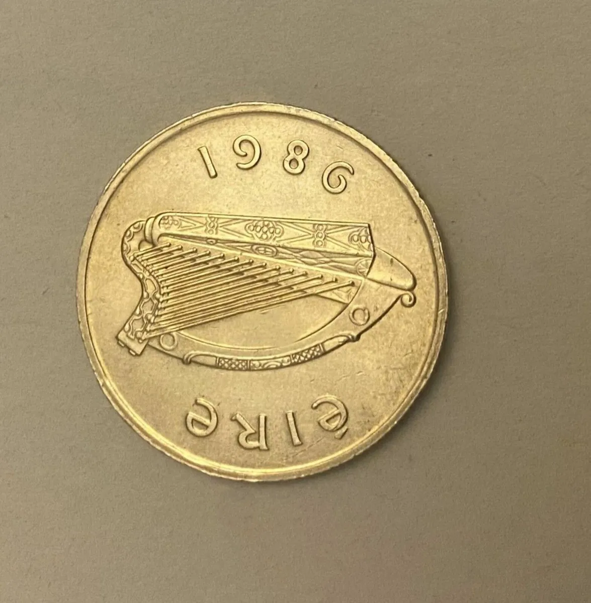 Eire, 20P coin, 1986, Free Post - Image 3