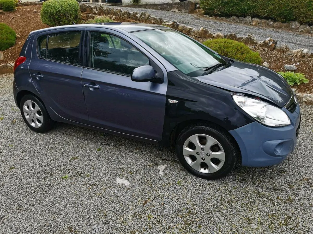 11 Hyundai i20 - Image 2