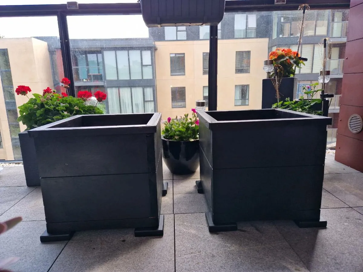 2 wooden pla wooden planters 92 cm x 30 cm H 33cm - Image 2