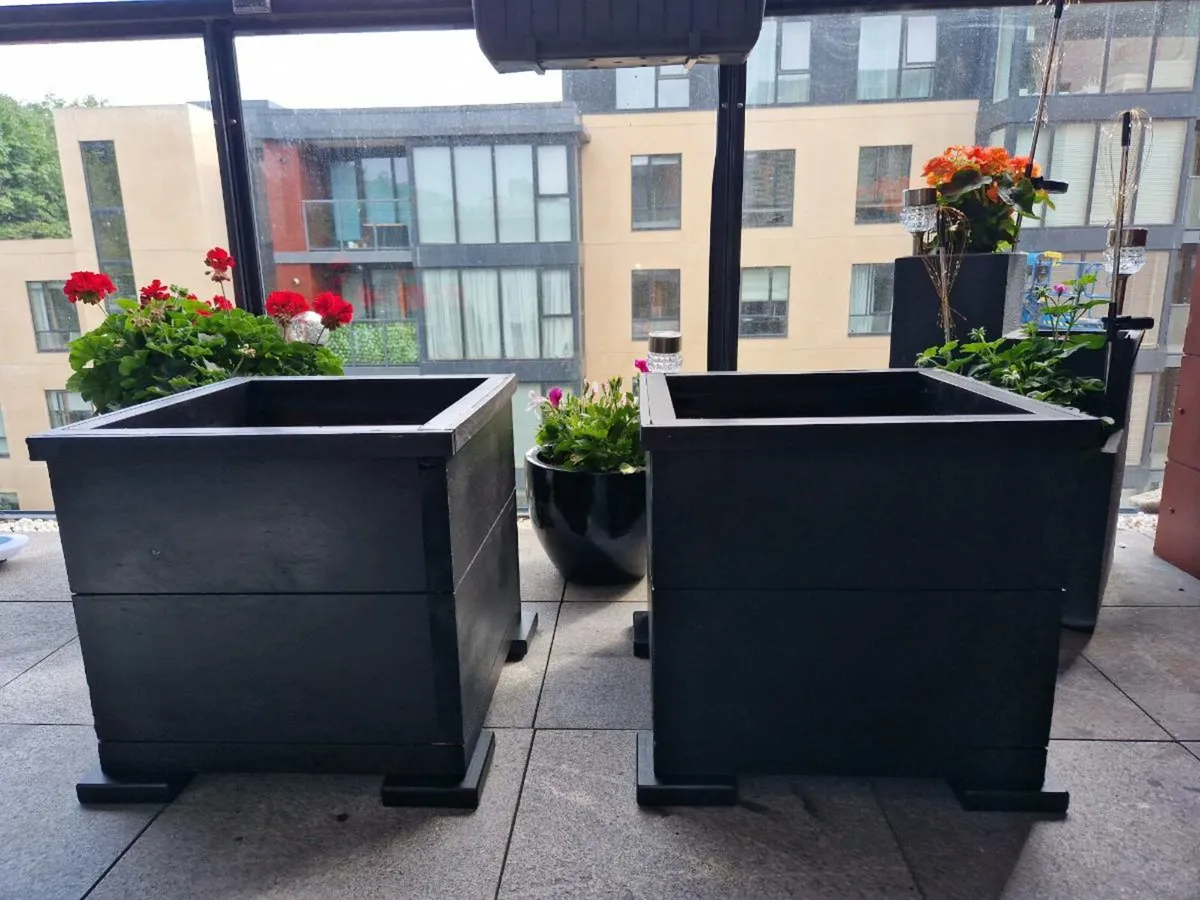 2 wooden pla wooden planters 92 cm x 30 cm H 33cm - Image 4
