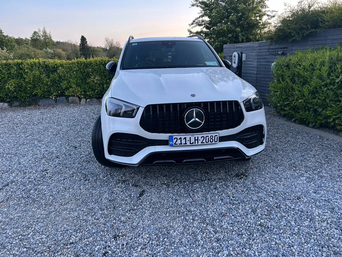 Mercedes Benz - Image 1
