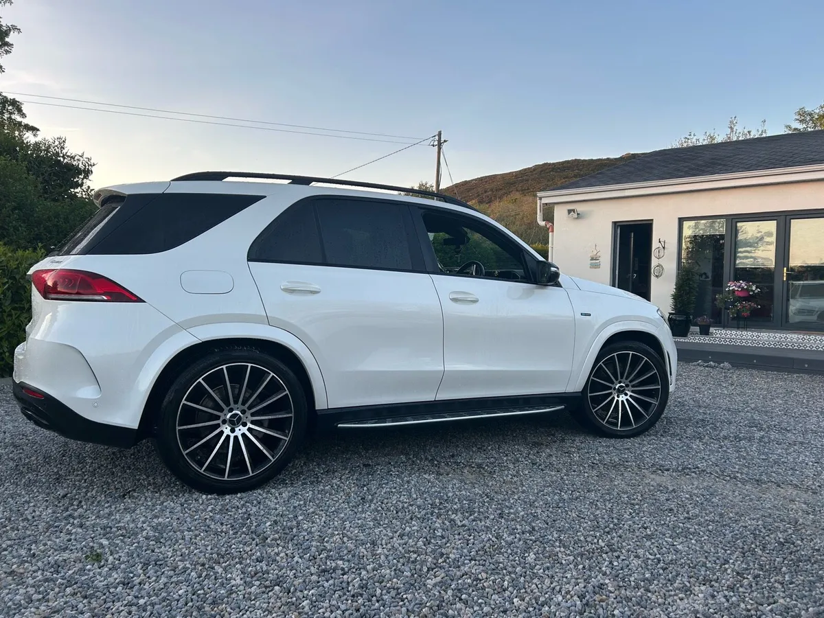 Mercedes Benz - Image 3