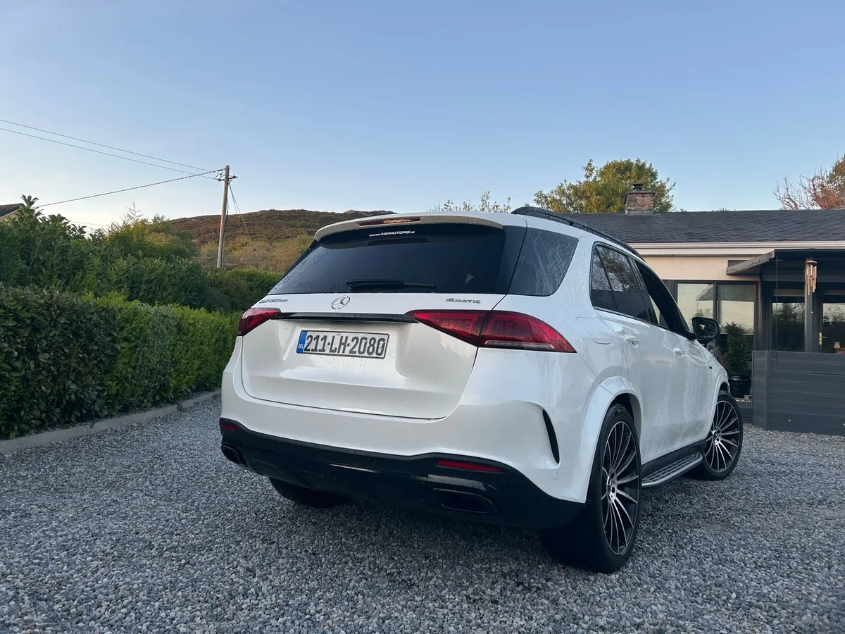 Mercedes Benz - Image 4