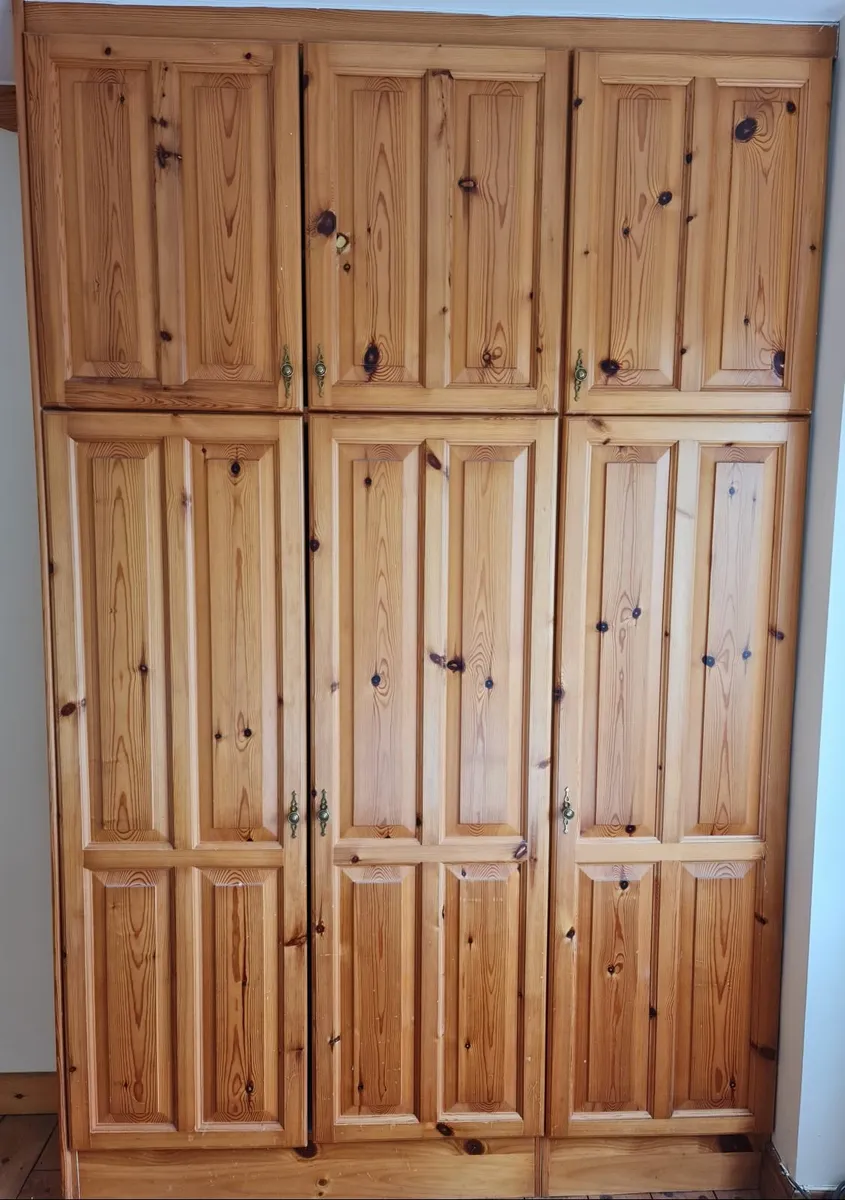 Fitted wardrobe - Image 1