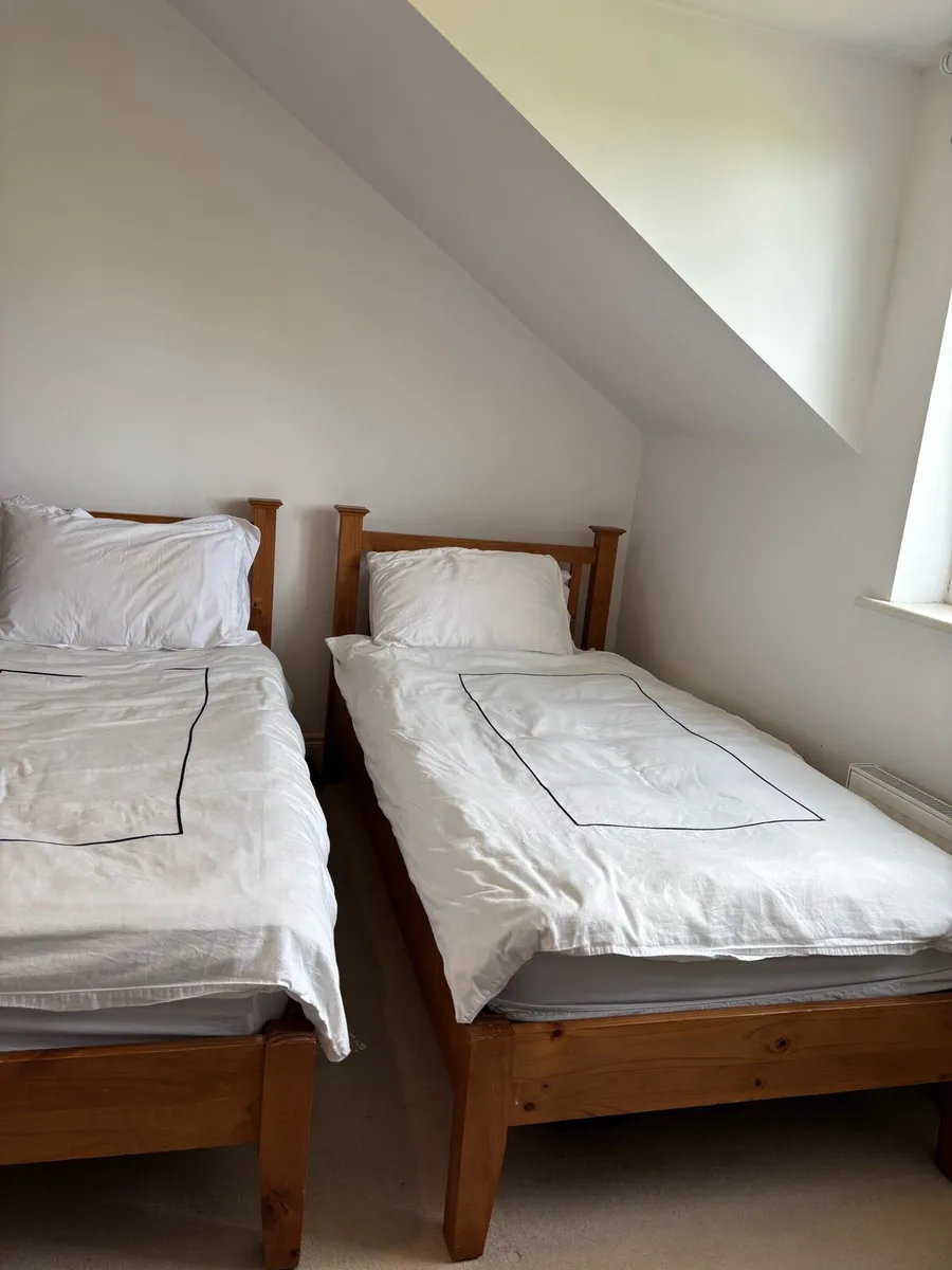 Single beds - Image 1