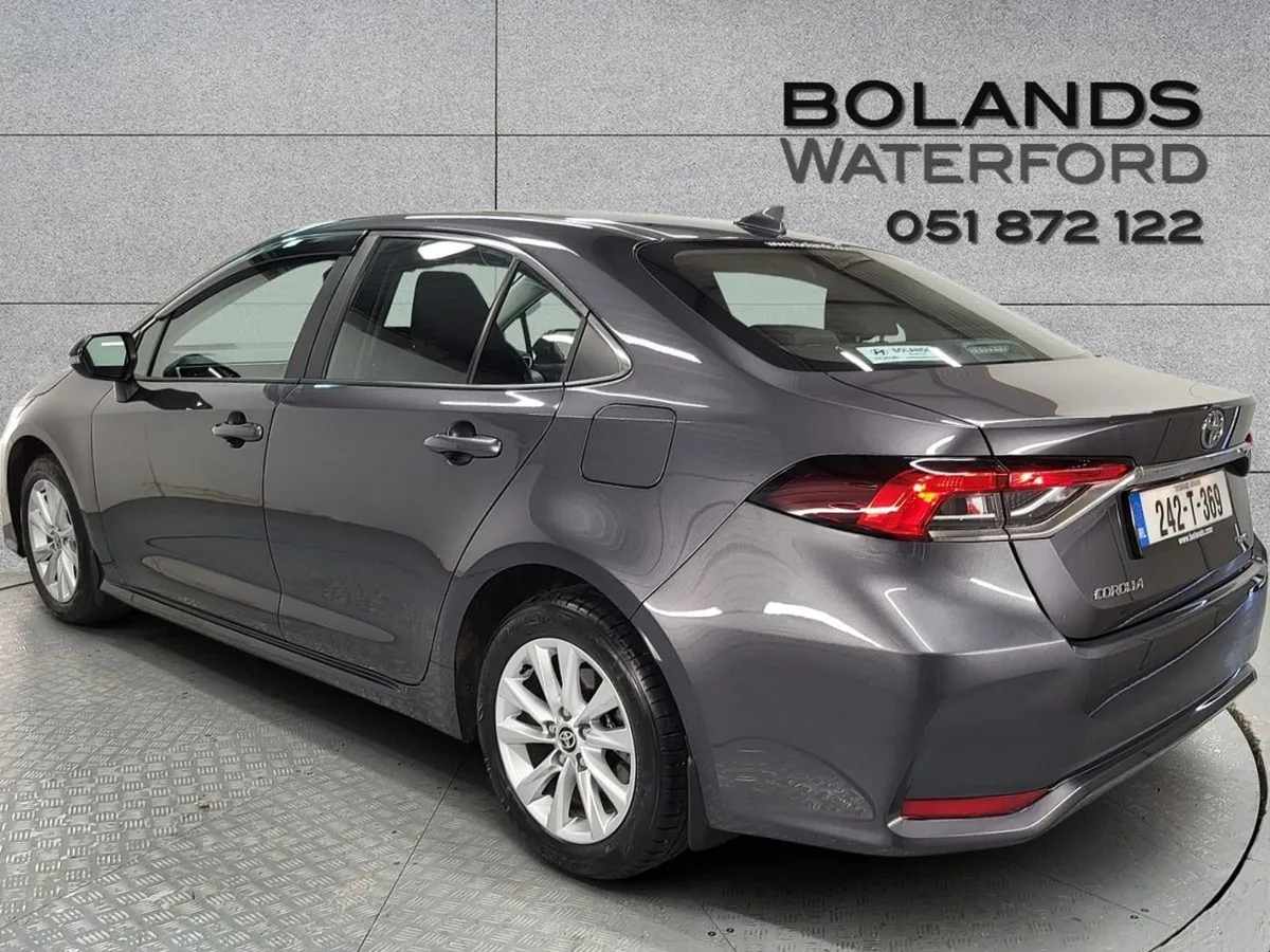 Toyota Corolla 1.8 Hybrid Luna Saloon - Image 3