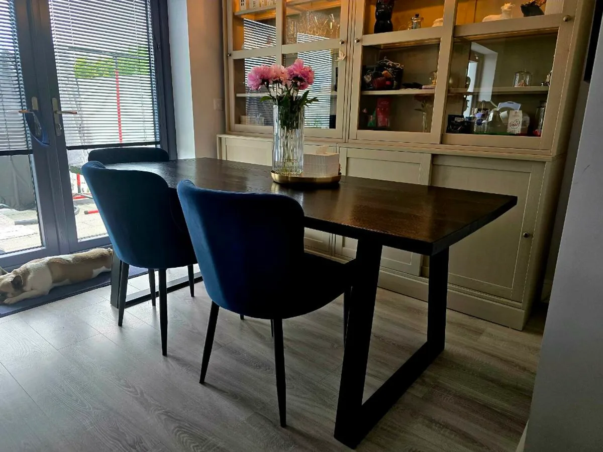 Dinning table + 6 velvet chairs - Image 2