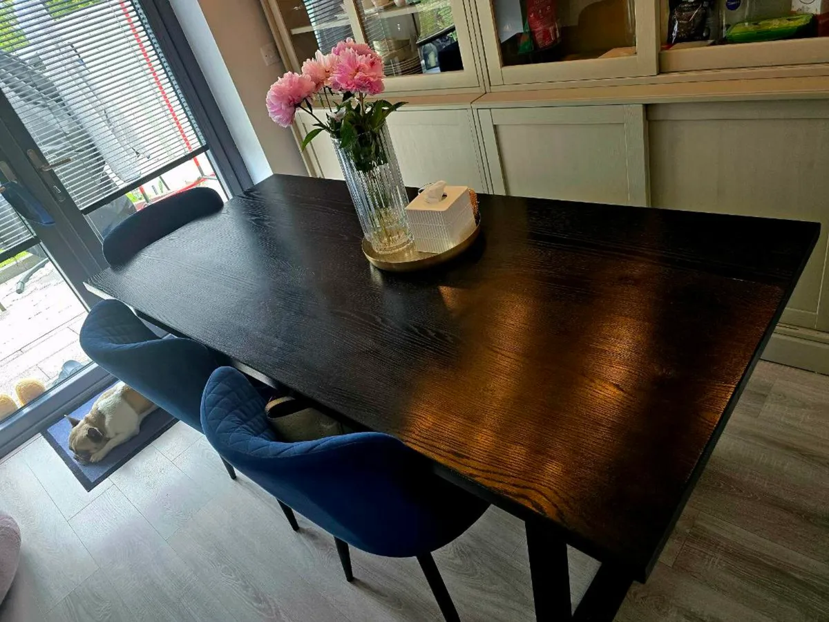 Dinning table + 6 velvet chairs - Image 3