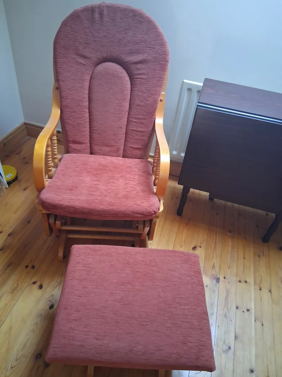 Rocking chairs with footstools - Image 2