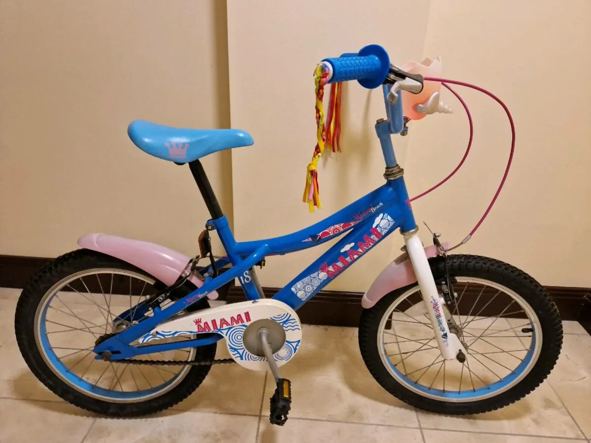 Miami Beach bike 18 inch wheels helmet extra - Image 1