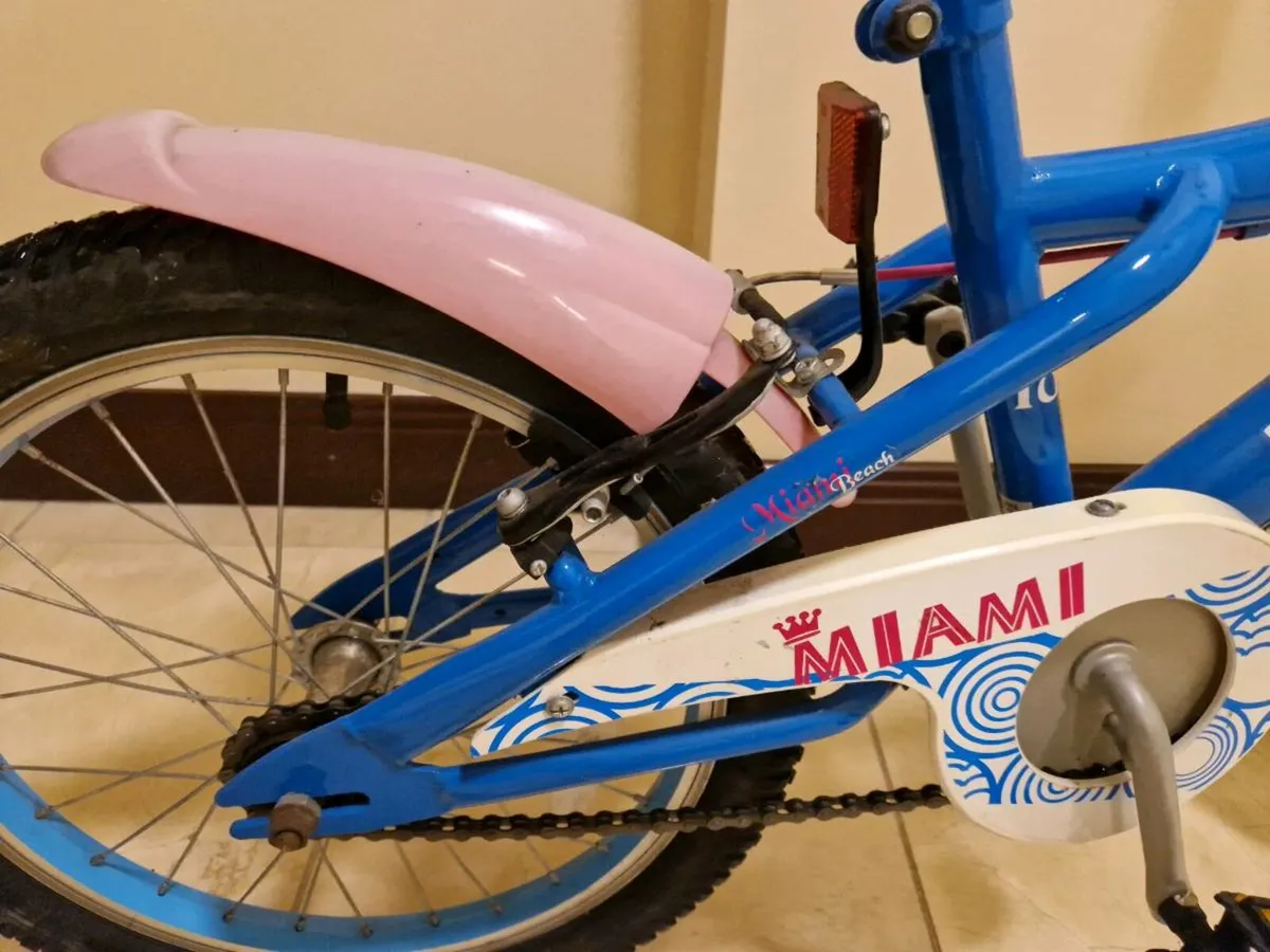 Miami Beach bike 18 inch wheels helmet extra - Image 3