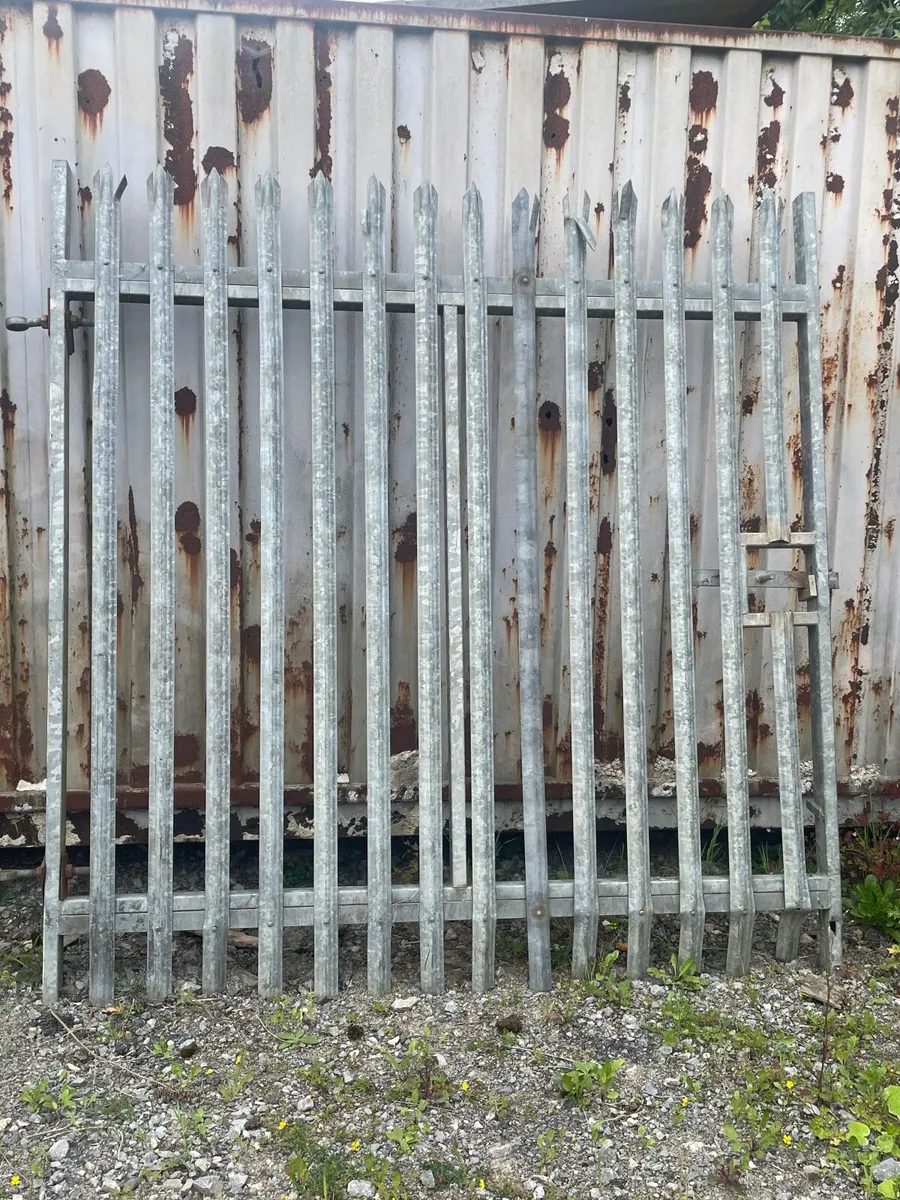 Palisade fencing and gates - Image 1