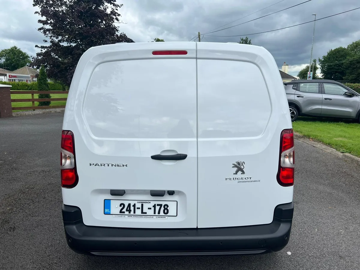 Peugeot Partner Pro Plus 2024 - Image 4