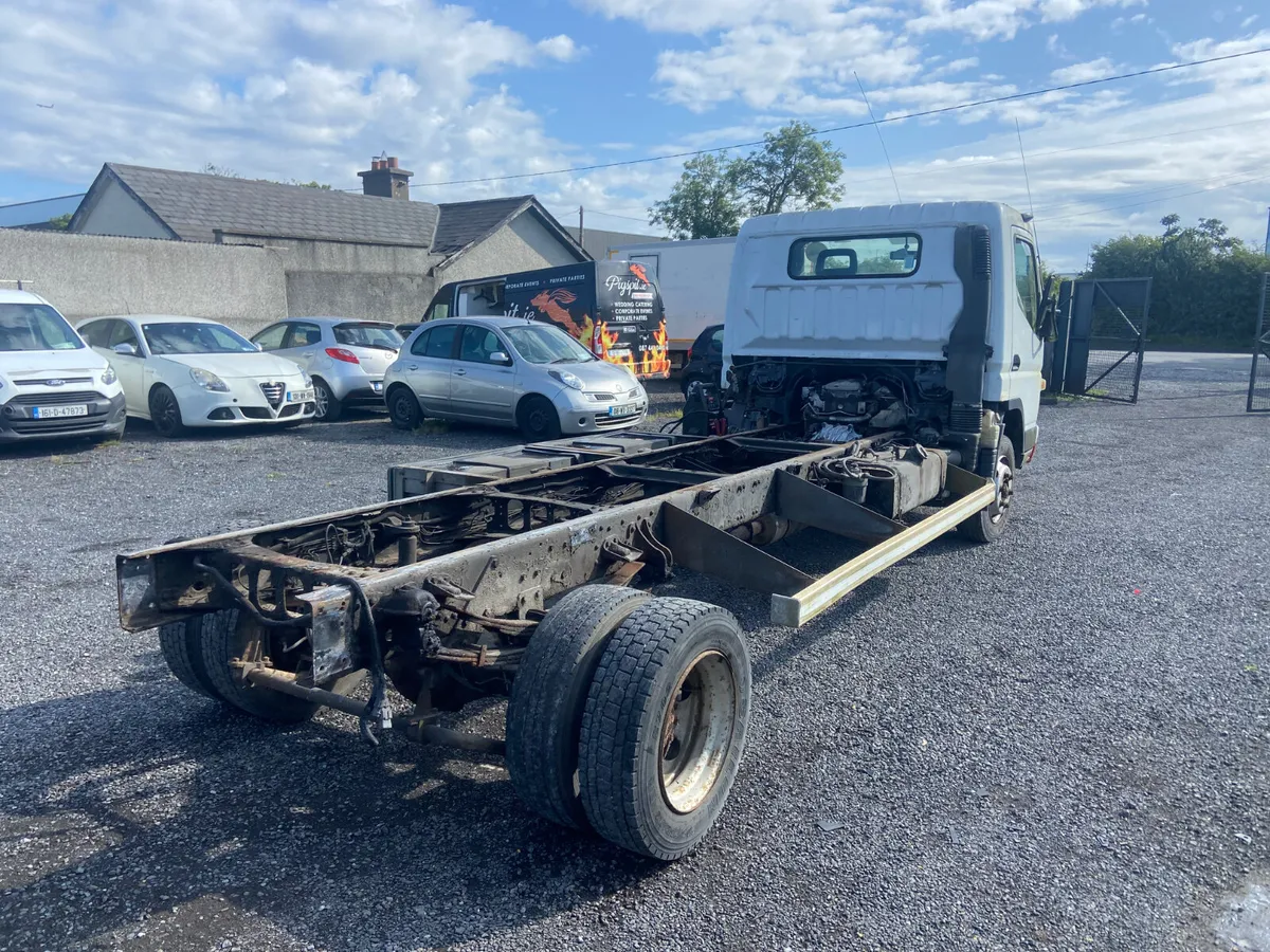 07 Mitsubishi canter chassis and cab - Image 3