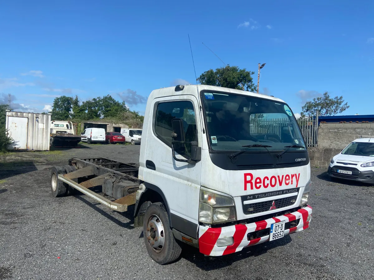 07 Mitsubishi canter chassis and cab - Image 2