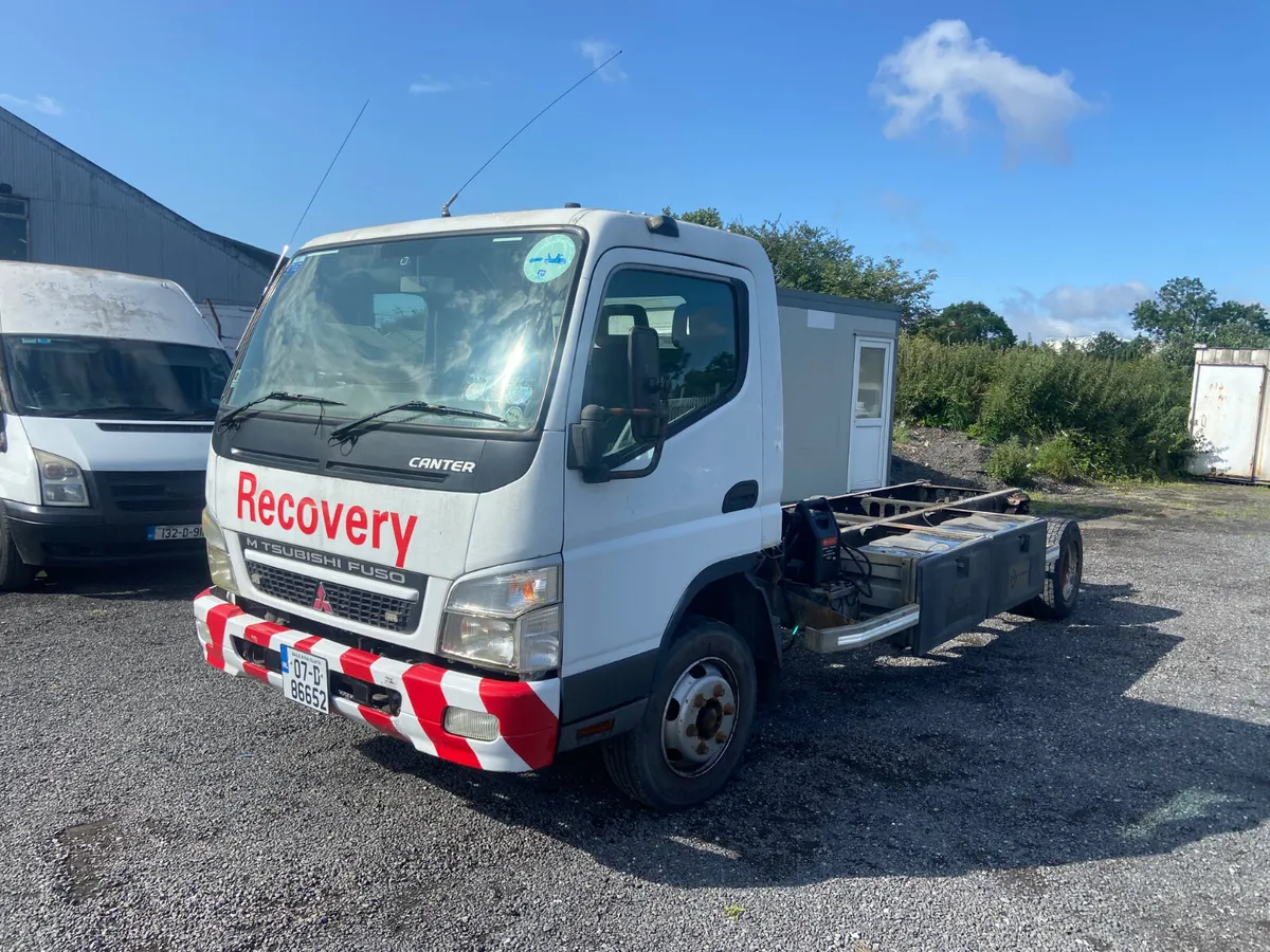 07 Mitsubishi canter chassis and cab - Image 1