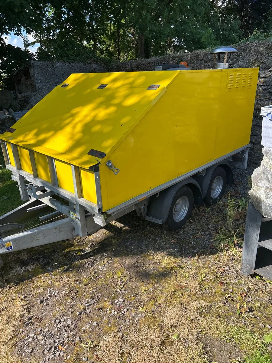 Ivor Williams box trailer in excellent condition - Image 1