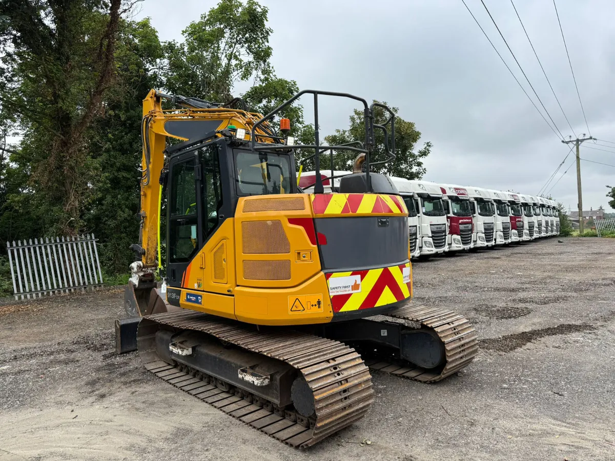 2023 LiuGong 913FCR Site-Ready w/Buckets & Blade - Image 2