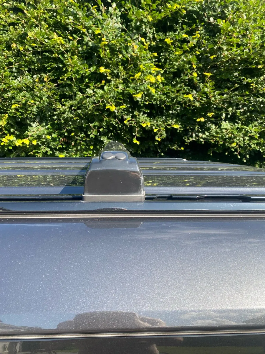 Landrover Defender Black Roofbars - Image 4