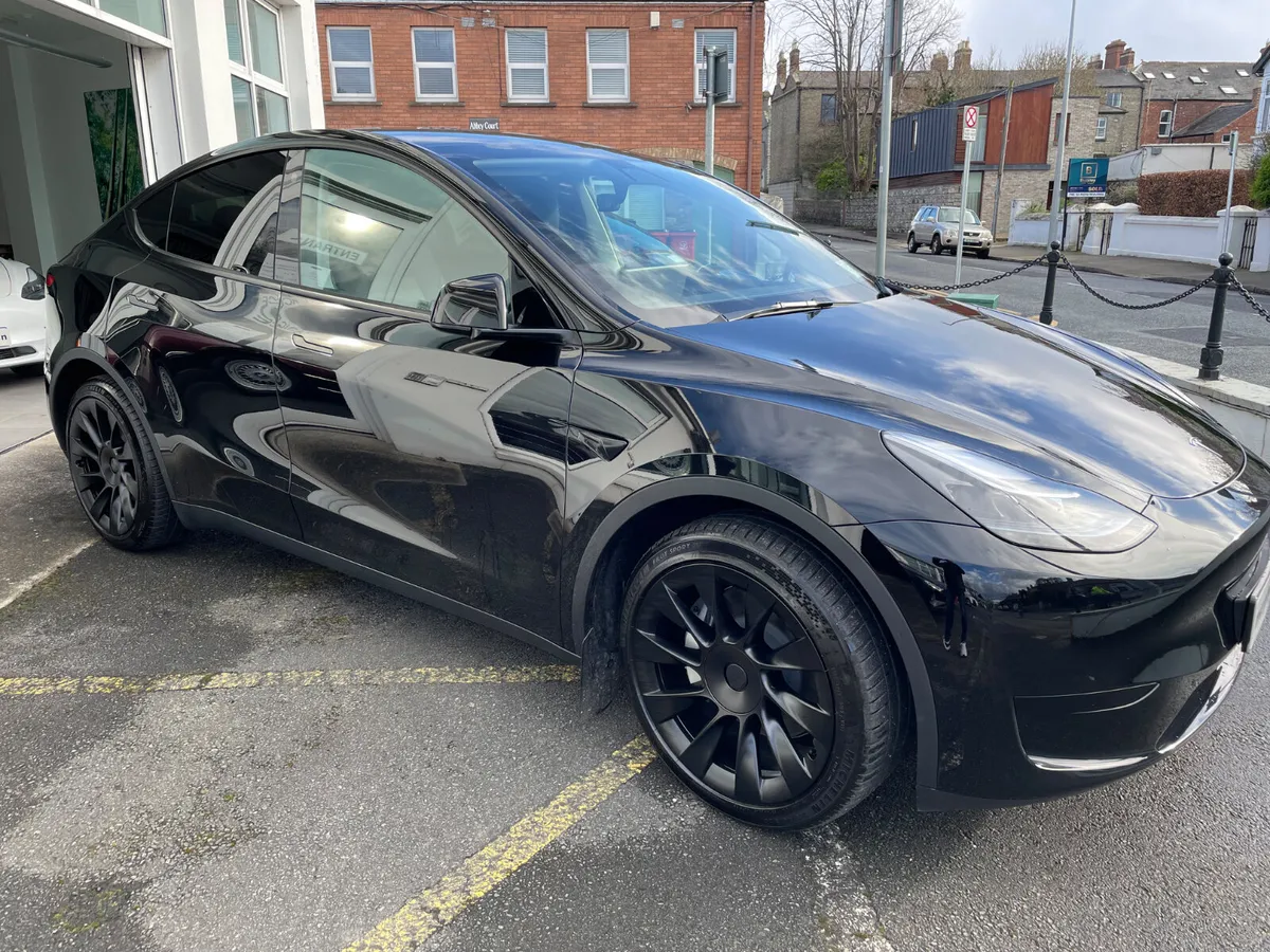 Tesla Model Y 2024 - Image 3