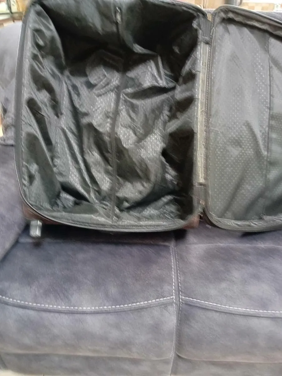 LARGE SUITCASE - Image 2
