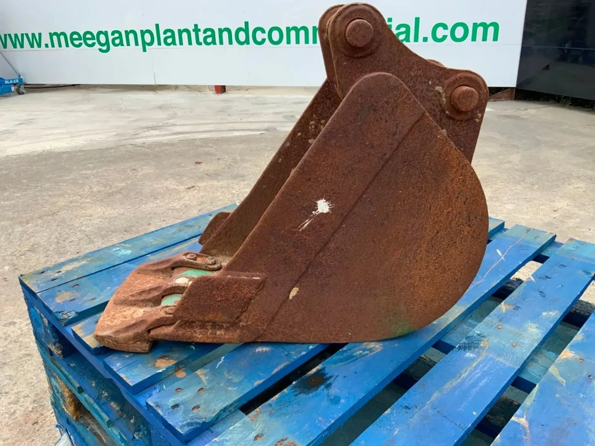 12" MINI DIGGER BUCKET......35mm PINS......231w. - Image 3