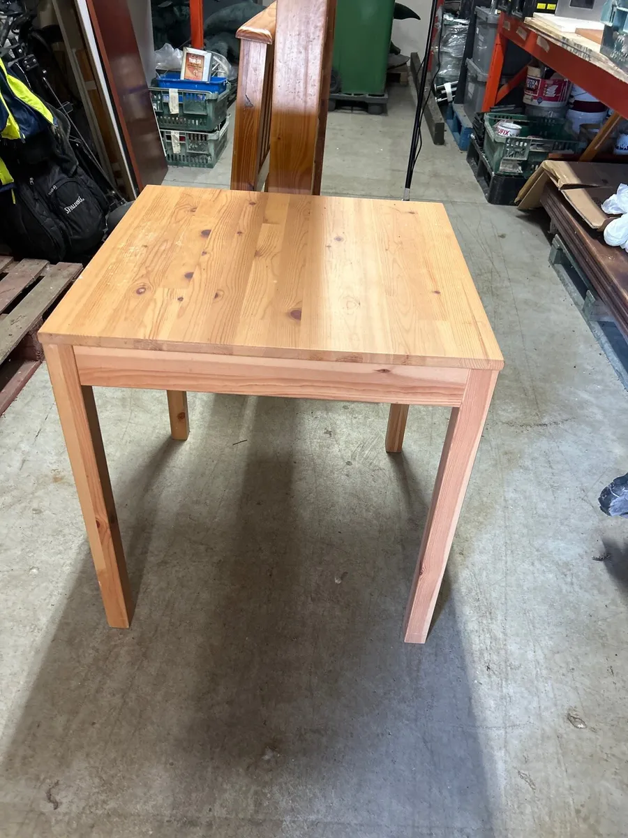 Kitchen table - Image 1