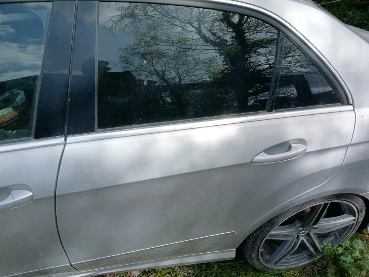 2012 Mercedes E350 for parts or repair.engine incl - Image 4