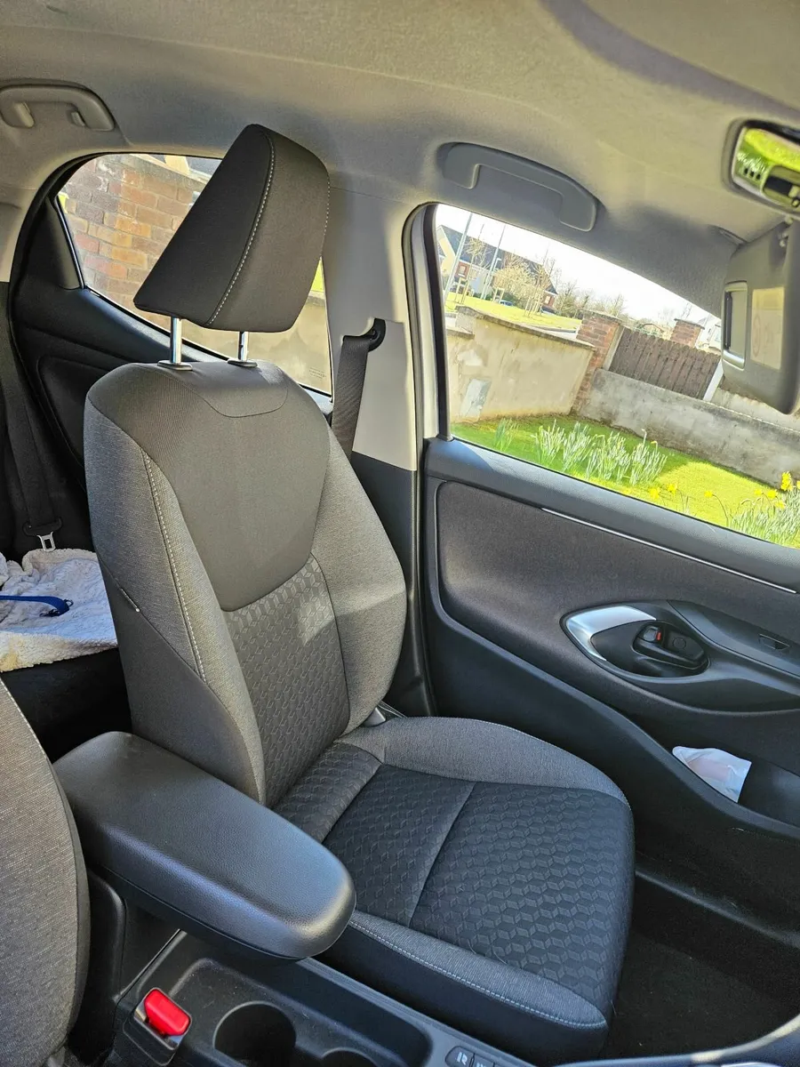 Toyota Yaris 2023 - Image 3