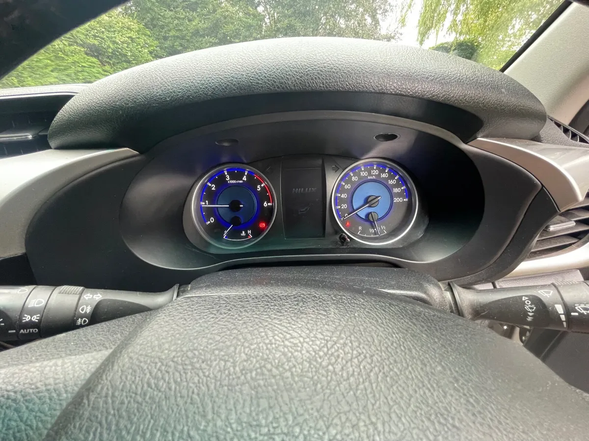 Toyota Hilux 2017 - Image 3