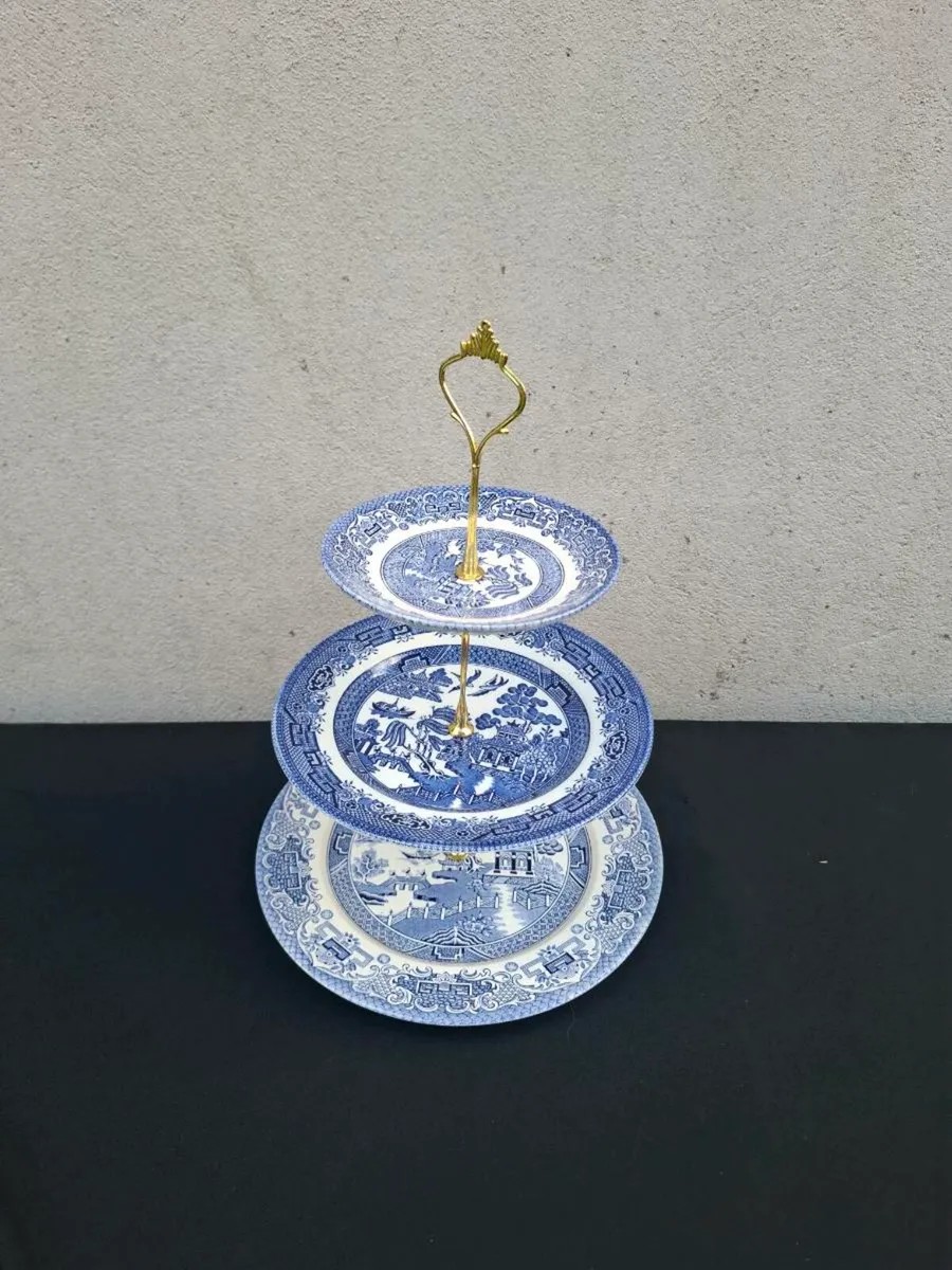 3 tiers willow pattern cake stand postage possible - Image 1