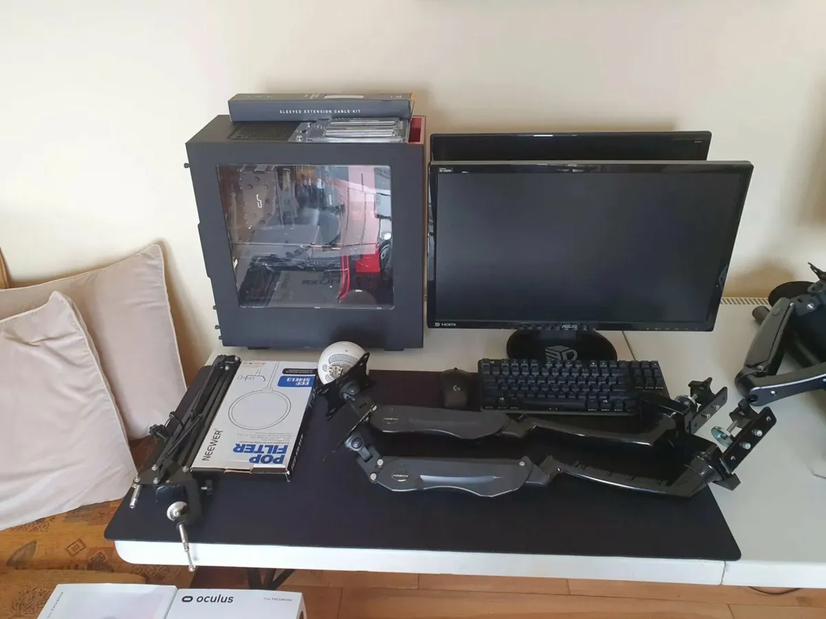 complete gaming setup. - Image 1