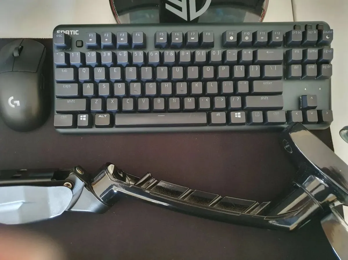 complete gaming setup. - Image 2