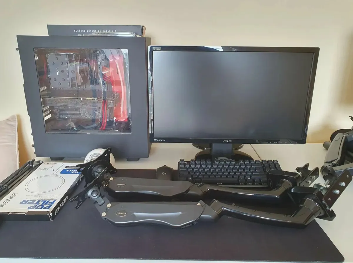 complete gaming setup. - Image 4