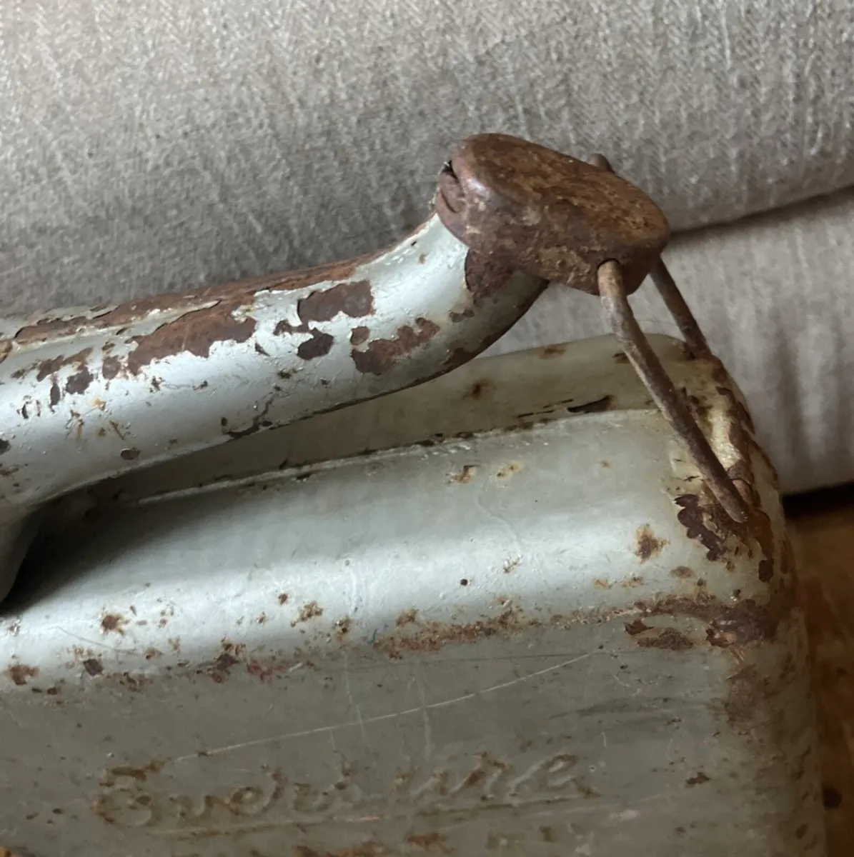 Vintage petrol / oil can - Image 4