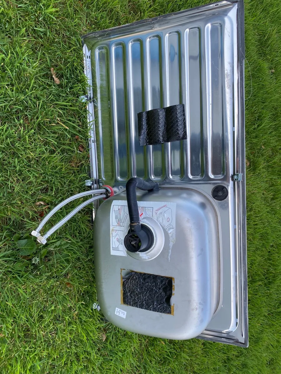 Kitchen sink - Image 2