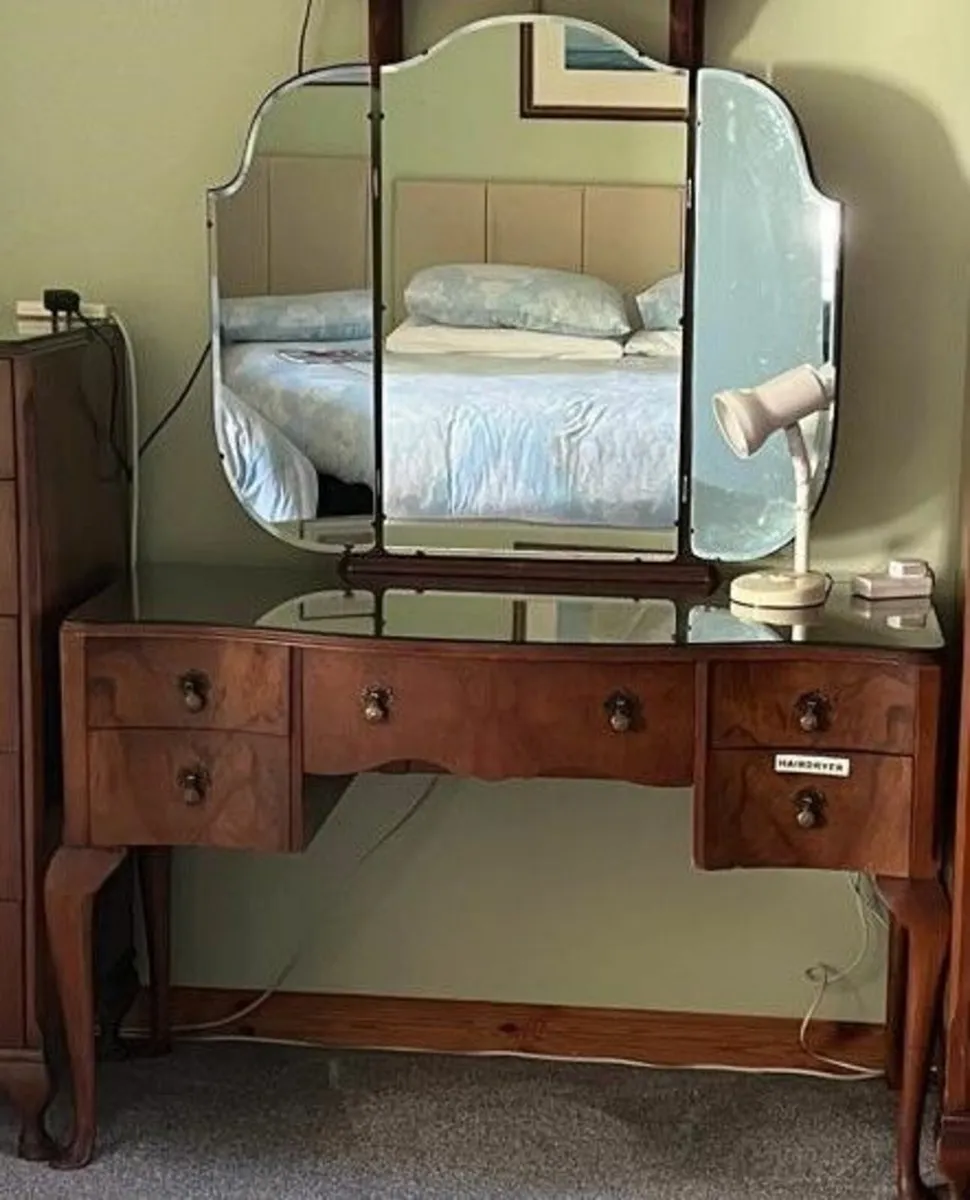 Vintage Style Wardrobe, Dresser & Drawers Set - Image 4