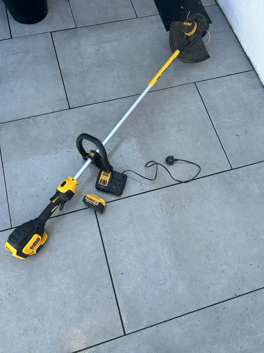 Dewalt cordless trimmer 18V - Image 1