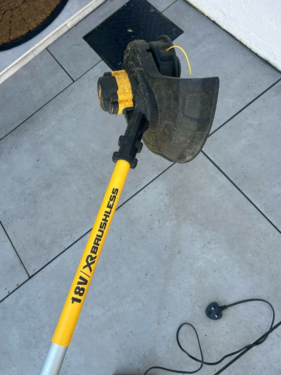 Dewalt cordless trimmer 18V - Image 4
